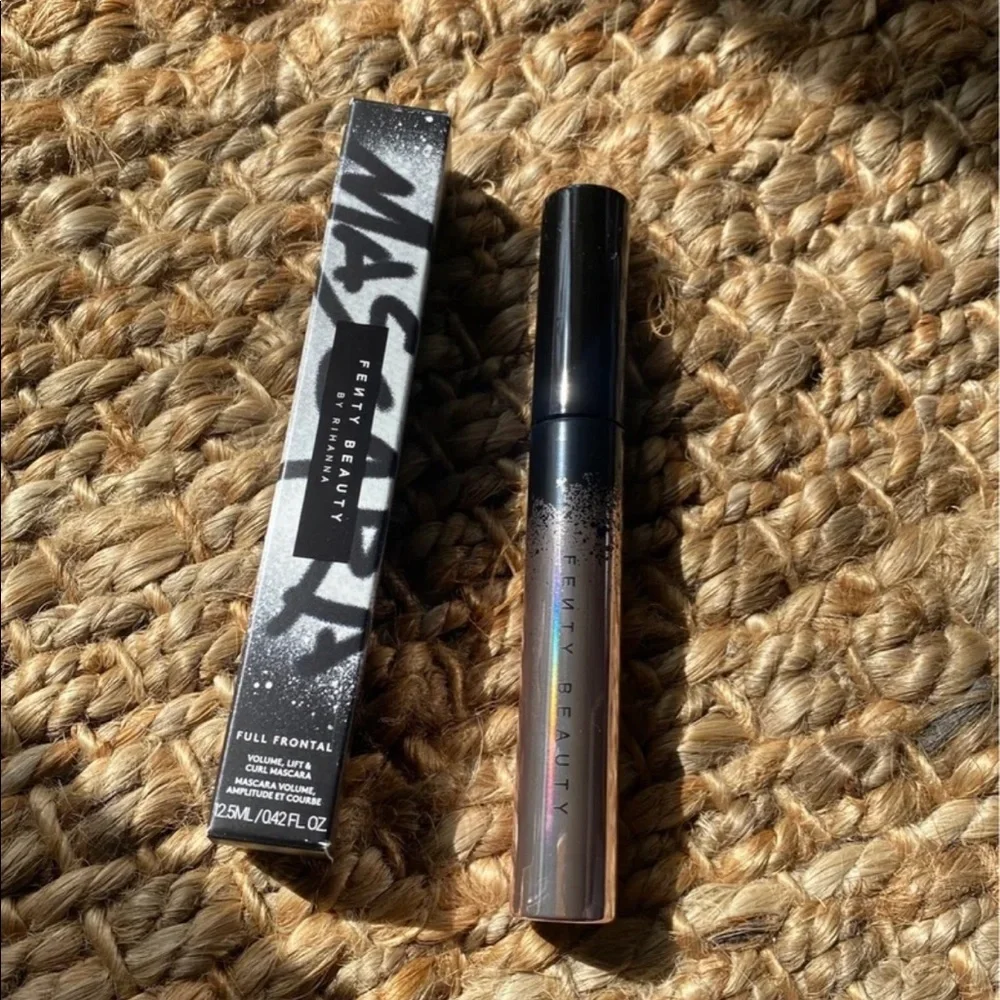 🌿 FENTY BEAUTY Full Frontal Volume, Lift & Curl Mascara